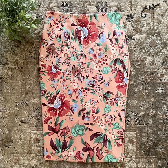 Dresses & Skirts - New York & Company Pink Floral Print Pencil Skirt